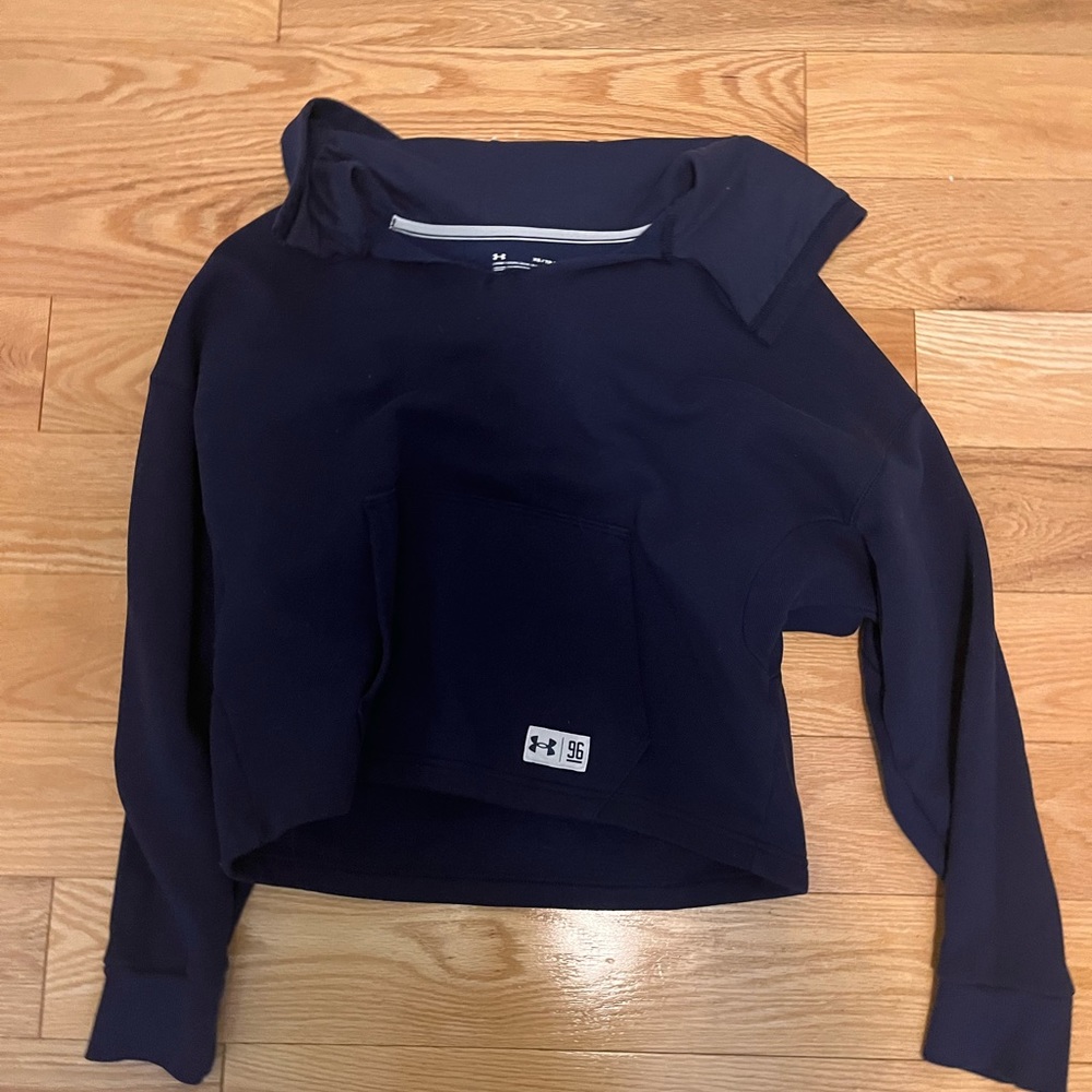Cropped UA hoodie